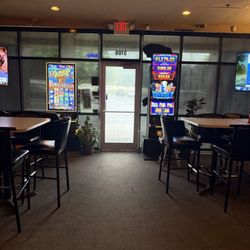 Mitch's Pub - Casino Mitch's Slot machine skill games!