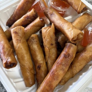 Fiesta Pinoy - Do not buy their lumpia, you'll be eating fried lumpia wrapper with barely anything to no filling - Filipino Near Me - National City, California