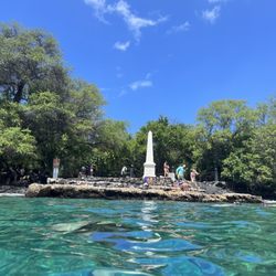 Hawaii Island & Ocean Tours - Cook monument