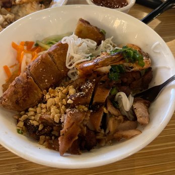 Quang Restaurant - Vietnamese Near Me - Minneapolis, Minnesota