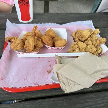 Deary Bros Mike's Stand - Shrimp and scallops - American Near Me - Putnam, Connecticut Deary Bros Mike's Stand - Shrimp and scallops - American Near Me - Putnam, Connecticut