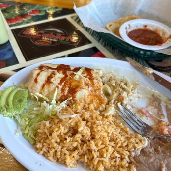 El Cubilete - Yum. Fresh and good chicken chimichanga and they make flour ships instead of corn - Mexican Near Me - Murfreesboro, Tennessee El Cubilete - Yum. Fresh and good chicken chimichanga and they make flour ships instead of corn - Mexican Near Me - Murfreesboro, Tennessee