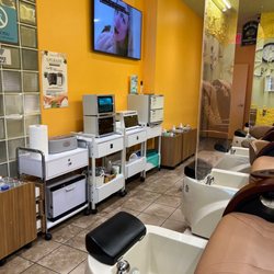 Aquaspa Day Spa and Salon - Having my biweekly pedi/mani Wonderful  AquaSpa