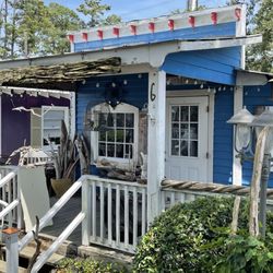 Olde Southport Village Shoppes - Outside of driftwood shop