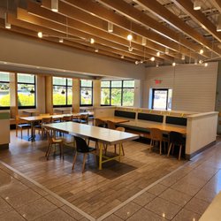Chopt Creative Salad Co. - Dining room