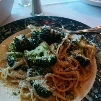 Fiore II Restaurant - Broccoli and fettuccine with garlic and oil. - Italian Near Me - Middletown, Connecticut Fiore II Restaurant - Broccoli and fettuccine with garlic and oil. - Italian Near Me - Middletown, Connecticut