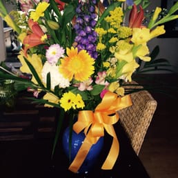 Beautiful flowers Wilma delivered to my mom for her retirement! Beautiful flowers Wilma delivered to my mom for her retirement!