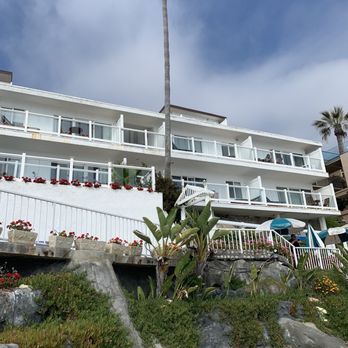 Capri Laguna - Views of rooms with patios, open deck down below for guests. - Hotels Near Me - Laguna Beach, California Capri Laguna - Views of rooms with patios, open deck down below for guests. - Hotels Near Me - Laguna Beach, California