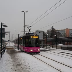 Tram Haltestelle Heh Kliniken - Winter an der Tram Haltestelle HEH