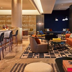 Crescendo Lobby Bar - Entrance
