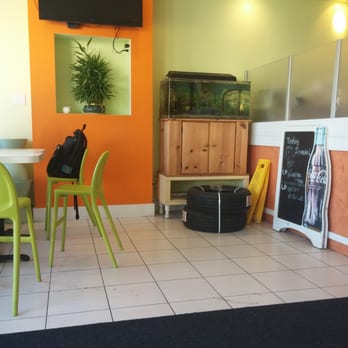 BB Tea  - Fish tank....and it is clean!!! - Bubble Tea Near Me - San Francisco, California