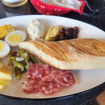 The Albion Manor - Ploughman's plate - British Near Me - Chicago, Illinois