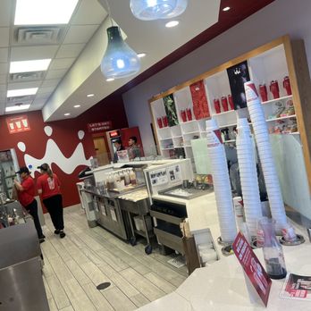 Smoothie King - Two staff members taking orders for customers - Juice Bars & Smoothies Near Me - Orland Park, Illinois Smoothie King - Two staff members taking orders for customers - Juice Bars & Smoothies Near Me - Orland Park, Illinois