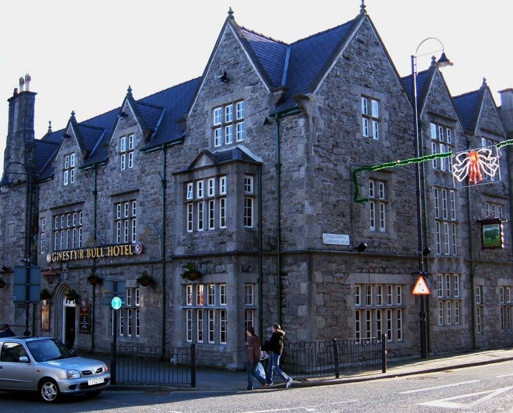 THE BULL HOTEL Updated May 2024 Bulkley Square, Llangefni, Isle of