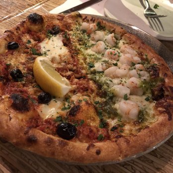 Honu Oceanside - Half Ahi Bolognese Pizza (left), Half Rock Shrimp Mojo Verde Pizza (right) - Seafood Near Me - Lahaina, Hawaii
