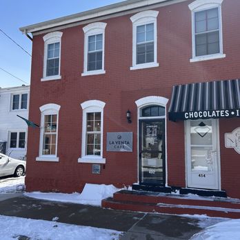 La Venta Café - Outside - Cafes Near Me - Dubuque, Iowa