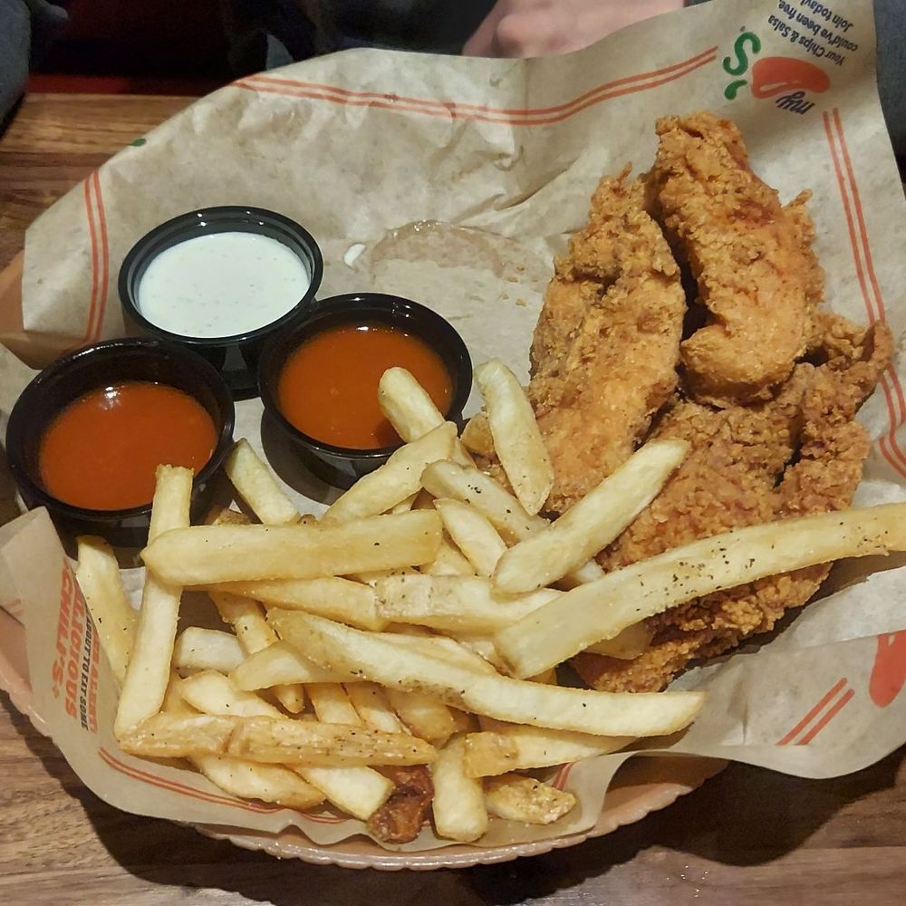 Chili's - Chicken fingers with Buffalo dipping sauce and fries - American Near Me - Boardman, Ohio Chili's - Chicken fingers with Buffalo dipping sauce and fries - American Near Me - Boardman, Ohio