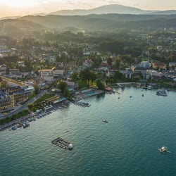 Wörthersee Tourismus - Blick über die Veldener Bucht