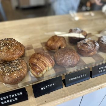 Dropout Bakery & Co - Custom Cakes Near Me - Mobile, Alabama