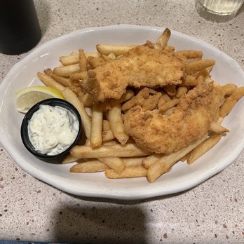 Brad's Restaurant - If you zoom in on this picture, you might see a clam strip or two. - Seafood Near Me - Pismo Beach, California