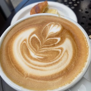 Urth Caffé - Orange - Spanish Latté - Coffee & Tea Near Me - Orange, California