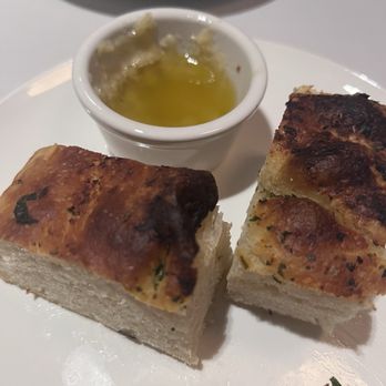 Four Bricks By La Crosta - Garlic butter did not taste as I expect but bread was delicious - Italian Near Me - Whittier, California