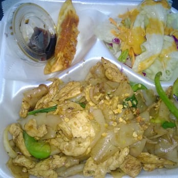 Haad Sai Thai - Drunken Noodles with Chicken - Food Trucks Near Me - San Diego, California Haad Sai Thai - Drunken Noodles with Chicken - Food Trucks Near Me - San Diego, California