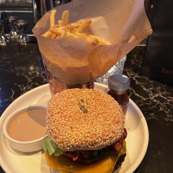 Pendry Washington DC - Bacon cheeseburger - Hotels Near Me - Washington, DC, District of Columbia Pendry Washington DC - Bacon cheeseburger - Hotels Near Me - Washington, DC, District of Columbia