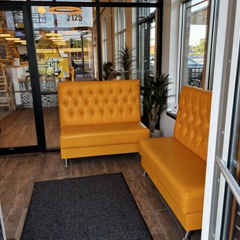 Con Huevos - Waiting area - New Mexican Cuisine Near Me - Louisville, Kentucky Con Huevos - Waiting area - New Mexican Cuisine Near Me - Louisville, Kentucky