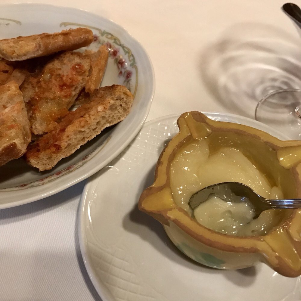 Racó de la Vila - Bread and garlic aioli - Spanish Near Me - Barcelona, B Racó de la Vila - Bread and garlic aioli - Spanish Near Me - Barcelona, B
