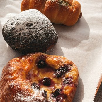 Chateau De Chantilly Cafe - sausage, chocolate hazelnut, blueberry danish - Bakeries Near Me - Chantilly, Virginia