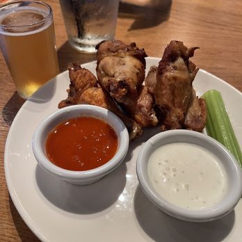 BJ's Restaurant & Brewhouse - Course 3 BJ's Bone-In Wings (naked)  BJ's Camaraderie Wheat Beer - Breweries Near Me - Kissimmee, Florida