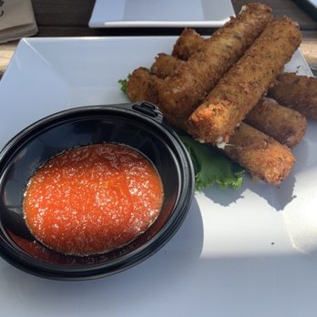 De Lazy Lizard - 15 dollar mozzarella sticks lol (good but EXPENSIVE) - American Near Me - Ocean City, Maryland