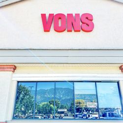 Vons - Groceries with a view! This Vons location has the San Gabriel Mountains reflected right in the windows -- shop and soak in the scenery!
