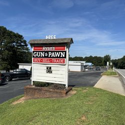 Ryan's Gun Shop - Street Sign