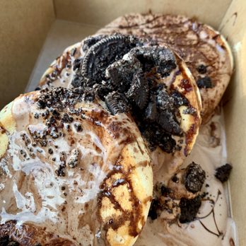 Cloud Nine Cafe Hawaii - Chocolate Creme with Oreo Chips - Desserts Near Me - Honolulu, Hawaii