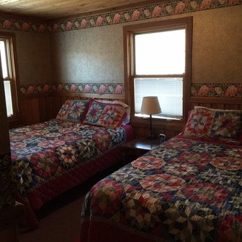 Burdette Park - Bedroom lower floor cabin #2 - Parks Near Me - Evansville, Indiana