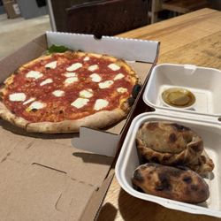 Timber Pizza - Margarita Pizza & Empanadas