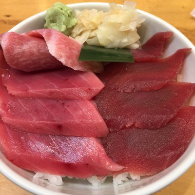 Tsukiji Outer Market by null