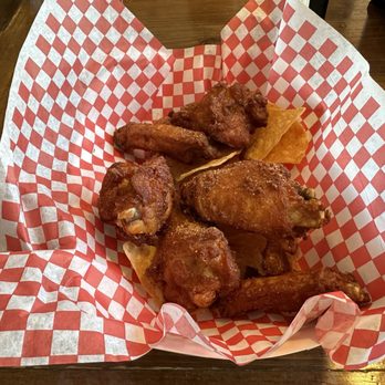 The BUS Bar and Grill - The wings - Beer Bar Near Me - Ocoee, Tennessee