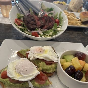 The Sycamore - American Near Me - Glendale, California
