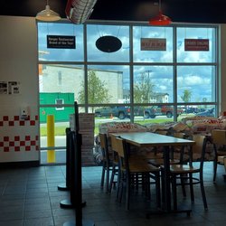 Five Guys - Interior