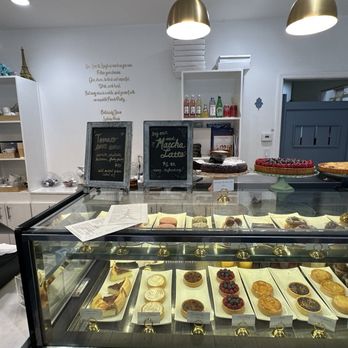Ludivine Paris - Inside / ordering area - Patisserie/Cake Shop Near Me - Los Angeles, California