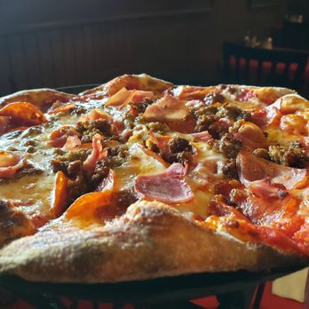 Big Daddy's Pizzeria - Pizza Near Me - Pigeon Forge, Tennessee