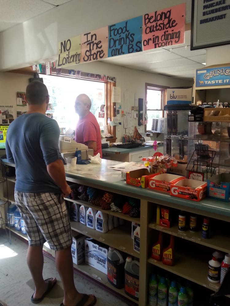 BRADBURY’S MARKET & DINER Updated September 2024 710 Carthage Rd