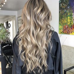 Raquel’s Blowout - Beach blowout using brushes only, no curling iron!