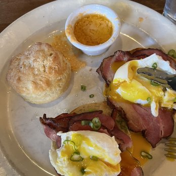 Crosby's Kitchen - Broken hollandaise and cold eggs benedict - American Near Me - Chicago, Illinois Crosby's Kitchen - Broken hollandaise and cold eggs benedict - American Near Me - Chicago, Illinois