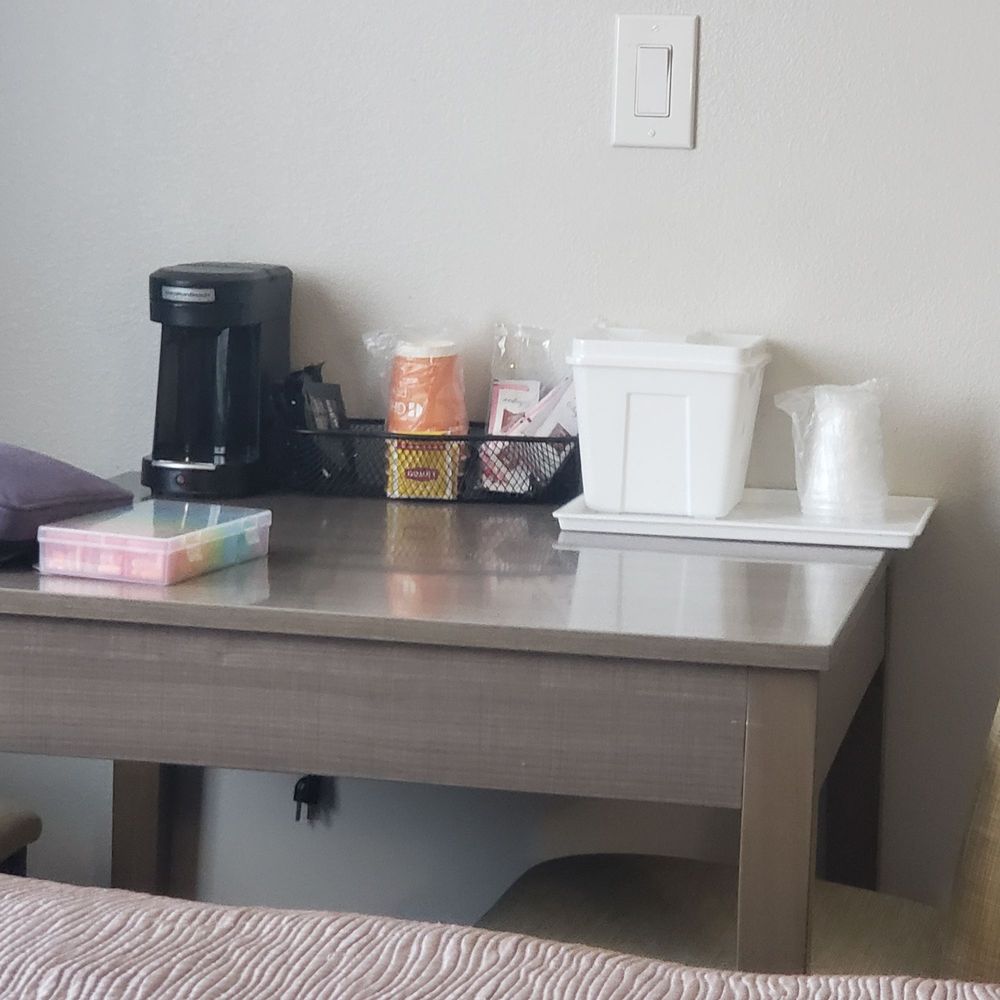 Econo Lodge - Coffee/Tea maker and ice bucket. - Hotels Near Me - Tracy, California