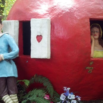 Enchanted Forest - Peter Peter Pumpkin Eater - Amusement Parks Near Me - Turner, Oregon