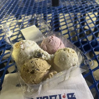 Handel's Ice Cream - 4 Scoop Sampler - Ice Cream & Frozen Yogurt Near Me - Oxnard, California Handel's Ice Cream - 4 Scoop Sampler - Ice Cream & Frozen Yogurt Near Me - Oxnard, California